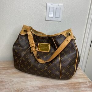 Louis Vuitton Galleria Monogram Purse Bag